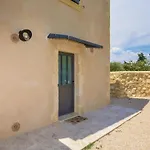 Lovely Home In Saint Hilaire D'Ozilha 圣伊莱尔厄齐尔