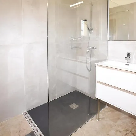 Holiday home Stunning In Hilaire Dozilha *